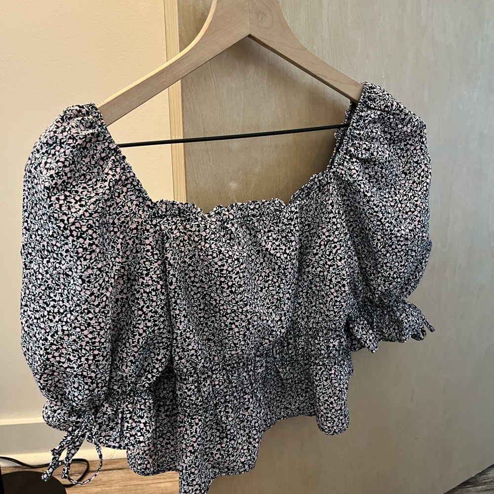 H&M Short Sleeve Top - Picture 4 of 6